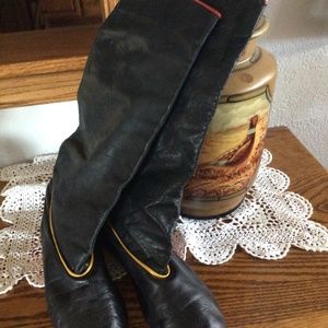 👢Women’s pull on tall black  boots w/trim….. great for snow & rain